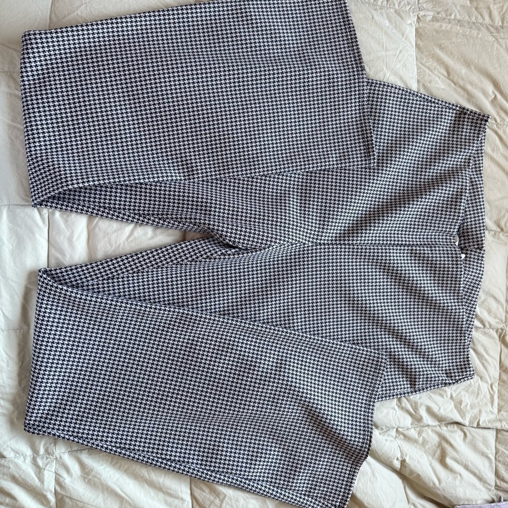 H&M Women’s Flare houndstooth leggings.